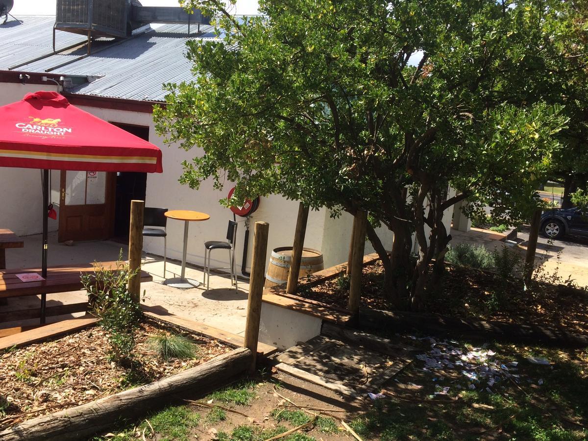 Berridale Inn Hotel Motel Exterior photo